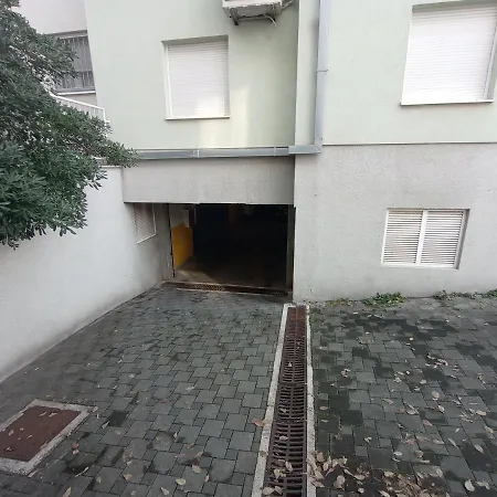 Adria With Underground Parking Апартаменты